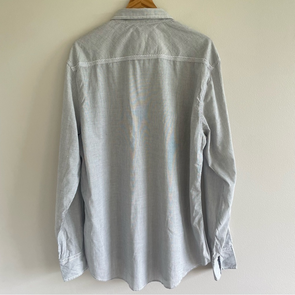 BKE Men's Athletic Fit Long Sleeve Button Up Gray/White Striped Shirt - Picture 2 of 11